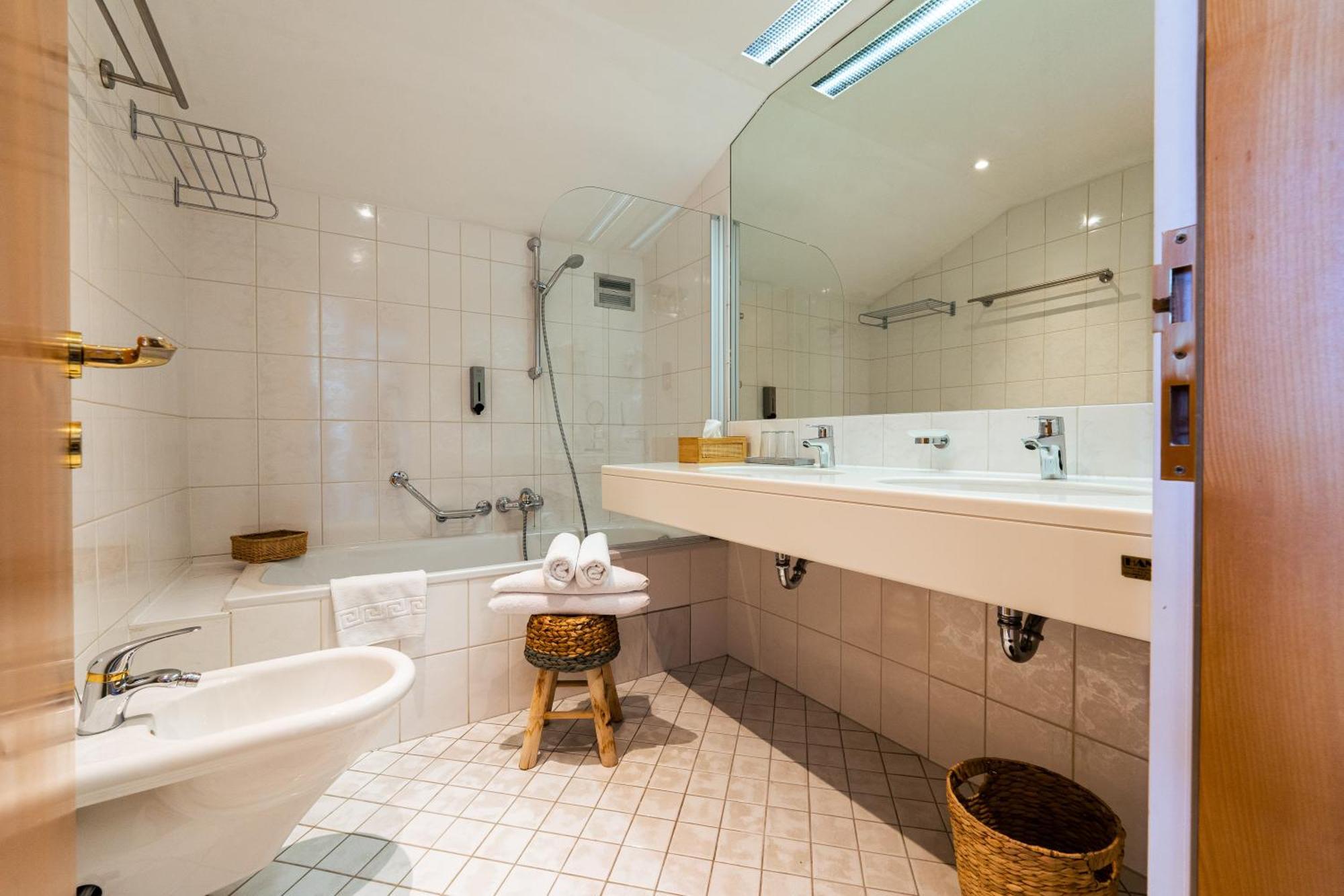 Boutique Hotel Olympia Seefeld in Tirol Exteriör bild