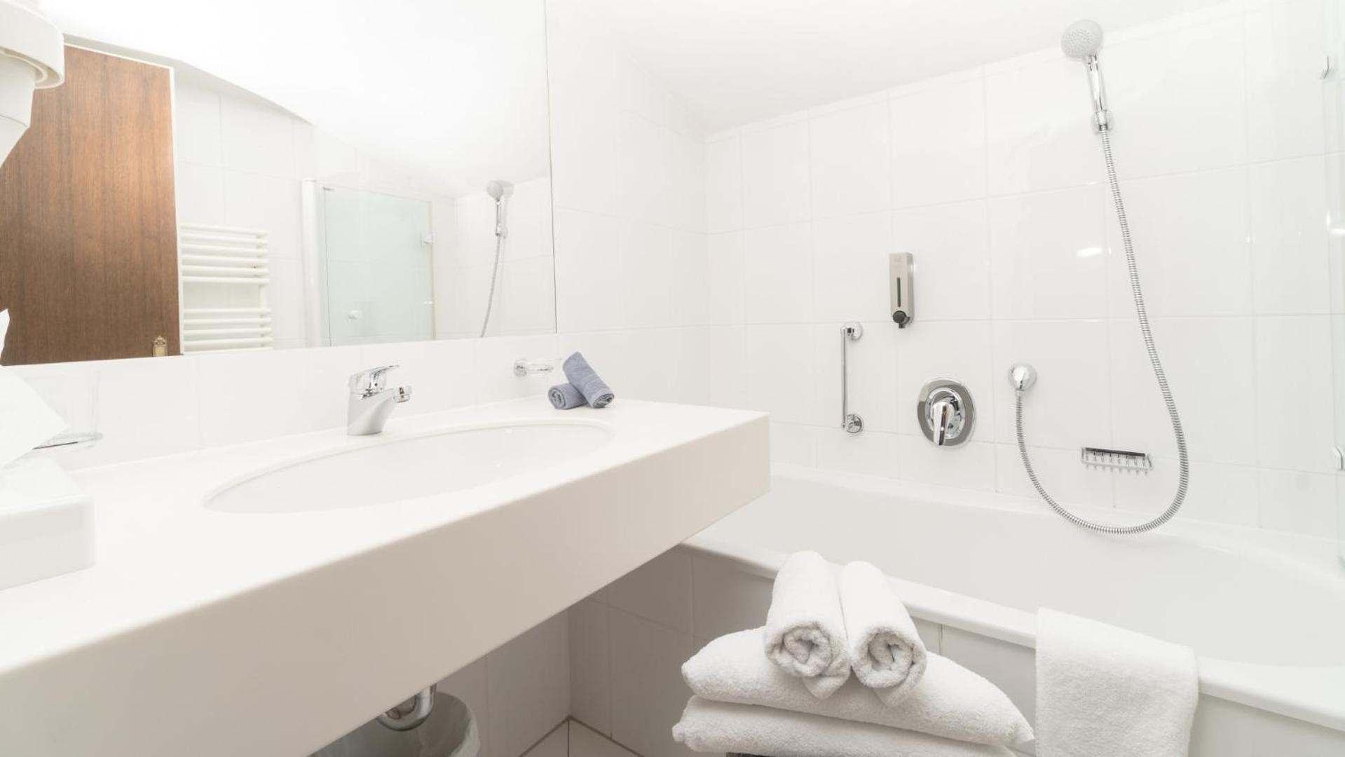 Boutique Hotel Olympia Seefeld in Tirol Exteriör bild